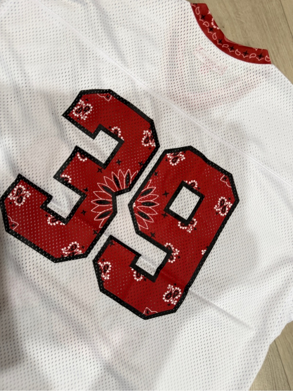 Supreme SS25 Bandana Graphic Logo Football Jersey White Size S-XL - Picture 6 of 9